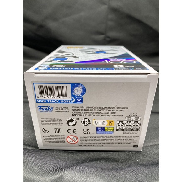 Funko Pop! Disney 100 - Oswald The Lucky Rabbit #1315 with Protector - Picture 7 of 7